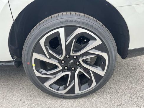 New 2026 Lincoln Navigator L Reserve AWD/4WD image 11