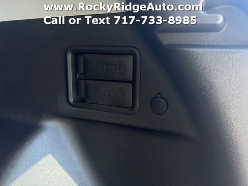 Used 2024 GMC Terrain SLT AWD/4WD image 33