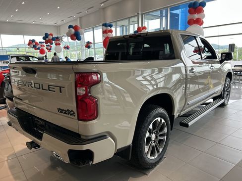 New 2026 Chevrolet Silverado 1500 High Country w/ Technology Package AWD/4WD image 6