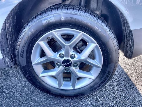 Certified 2022 Kia Soul LX w/ Technology Package image 10