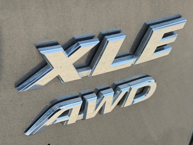 Used 2021 Toyota RAV4 XLE Premium AWD/4WD image 10
