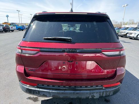 Used 2025 Jeep Grand Cherokee Altitude image 4