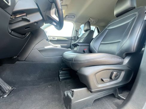 Used 2023 Ford Explorer XLT w/ Equipment Group 202A AWD/4WD image 17