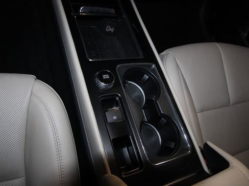 Used 2025 Lincoln Corsair AWD w/ Equipment Group 101A image 17