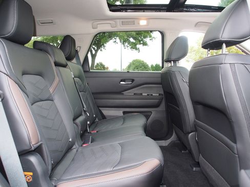 New 2025 Nissan Pathfinder Platinum w/ Cargo Package image 13