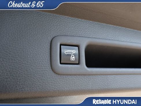 Used 2022 Toyota Sienna XLE w/ XLE Plus Package FWD image 17