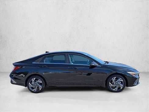 New 2026 Hyundai Elantra Limited FWD image 4
