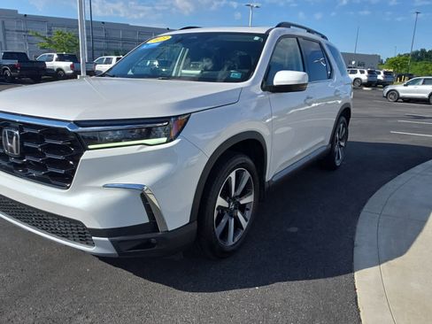 Certified 2023 Honda Pilot Touring image 4