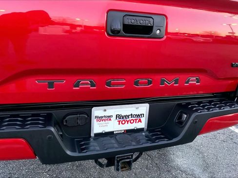 Used 2021 Toyota Tacoma TRD Off-Road image 9
