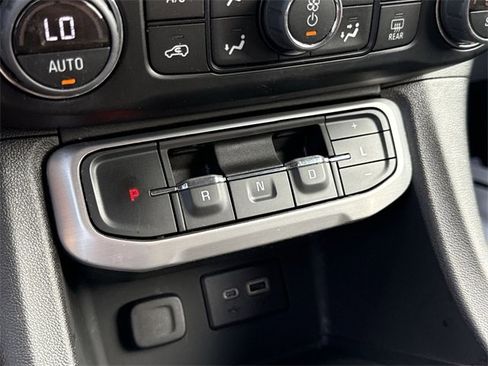 Certified 2023 GMC Acadia SLE w/ Driver Convenience Package image 15