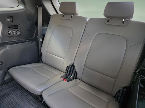 Used 2018 Hyundai Santa Fe Limited image 16