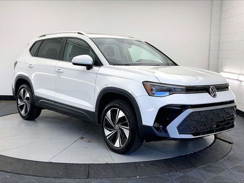 New 2026 Volkswagen Taos SE AWD/4WD image 4
