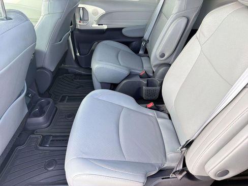 Certified 2021 Toyota Sienna Limited FWD image 14