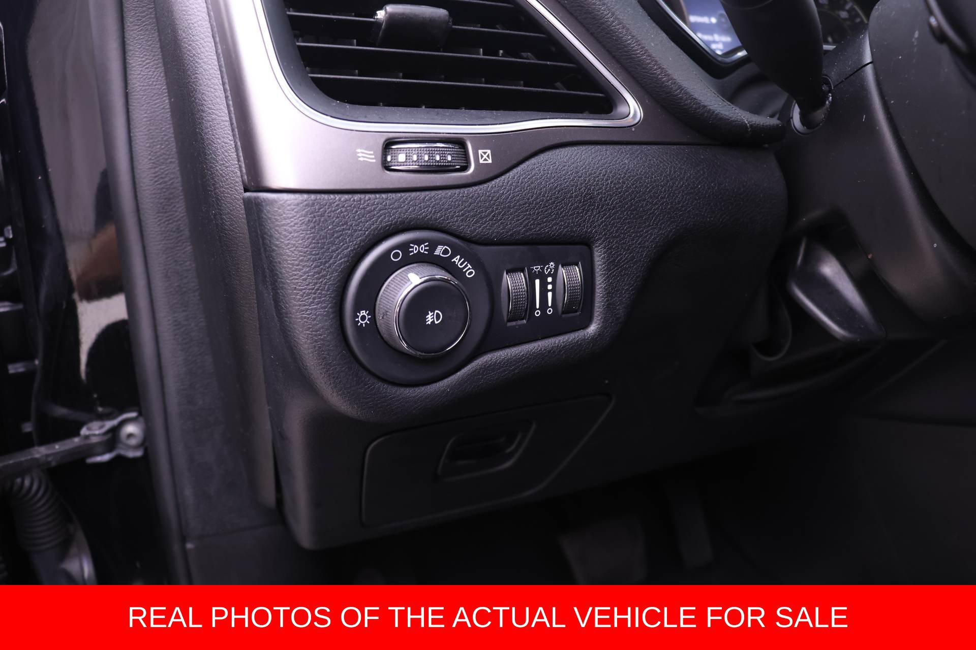 Used 2022 Jeep Cherokee Latitude Lux FWD image 16