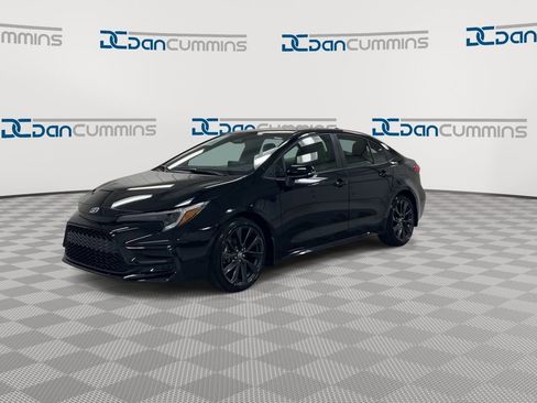 Used 2025 Toyota Corolla SE w/ Convenience Package image 4