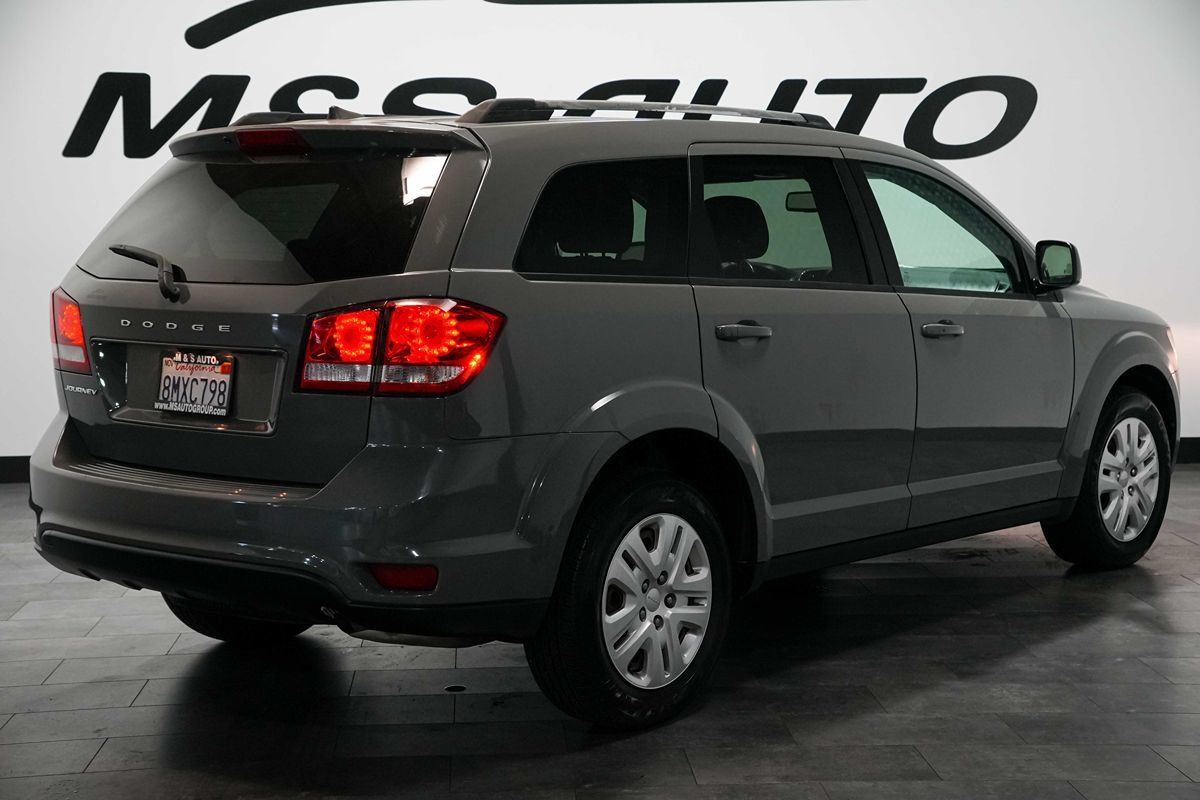 Used 2019 Dodge Journey SE w/ Premium Group FWD image 4