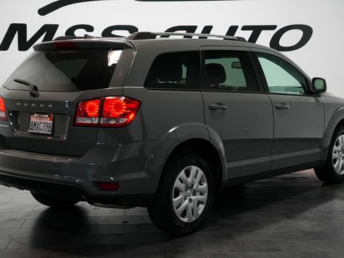 Used 2019 Dodge Journey SE w/ Premium Group FWD image 4