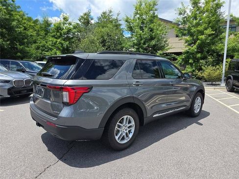 Used 2025 Ford Explorer Active AWD/4WD image 3