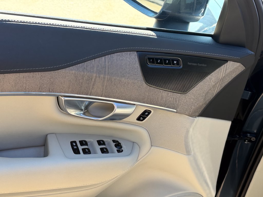 Certified 2024 Volvo XC90 B6 Ultimate AWD/4WD image 12