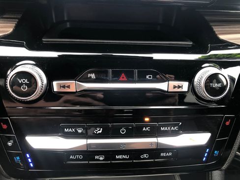 Used 2023 Ford Explorer Limited image 13