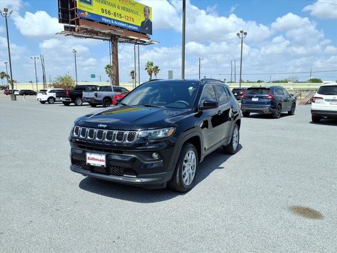 Used 2023 Jeep Compass Latitude image 4