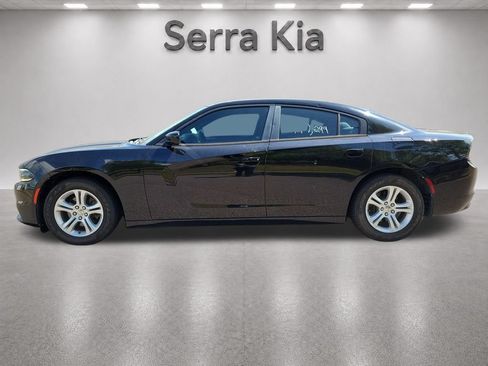 Used 2016 Dodge Charger SE RWD image 2
