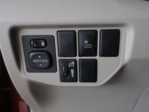 Used 2013 Toyota Prius Three w/ Solar Roof Pkg FWD image 18