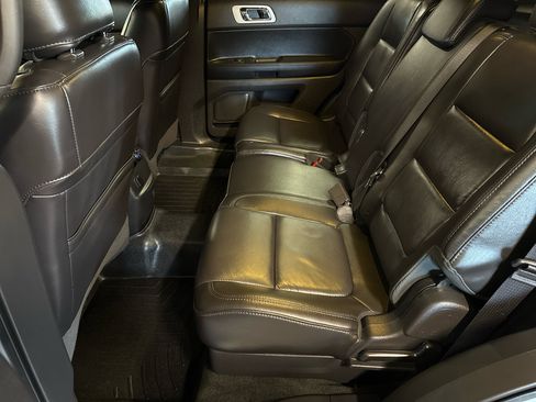 Used 2014 Ford Explorer XLT w/ Equipment Group 202A image 26