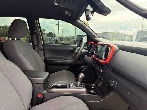 Used 2019 Toyota Tacoma TRD Sport w/ Technology Package RWD image 23