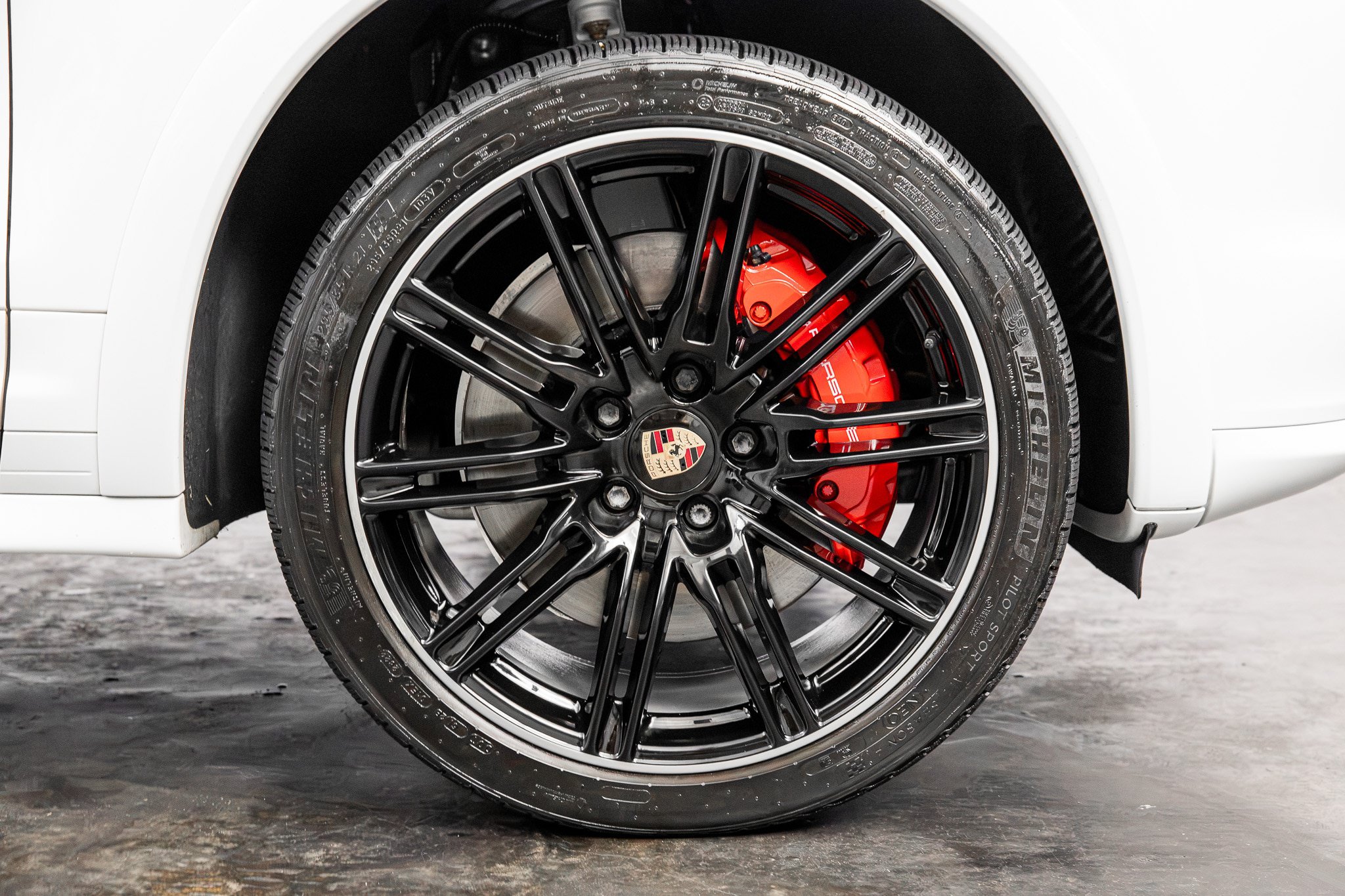Used 2014 Porsche Cayenne Turbo S AWD/4WD image 23