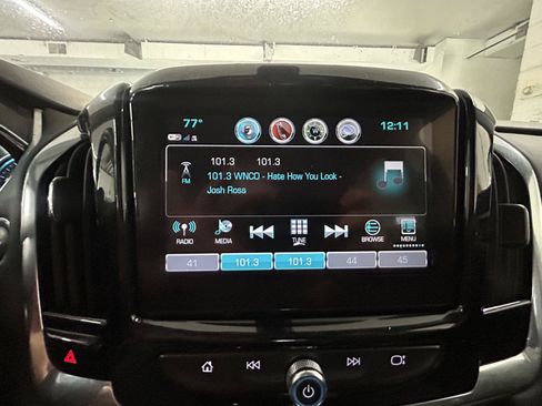 Used 2019 Chevrolet Traverse LT FWD image 16