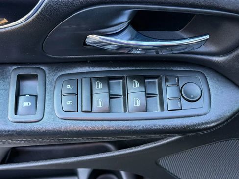 Used 2016 Dodge Grand Caravan SE FWD image 14