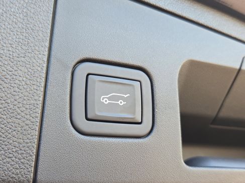 Used 2024 Cadillac XT4 Sport w/ Cold Weather Package image 18