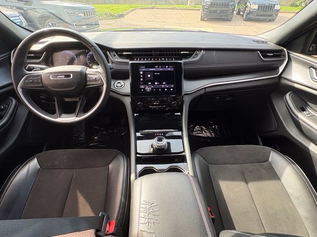 Used 2023 Jeep Grand Cherokee L Laredo AWD/4WD image 11
