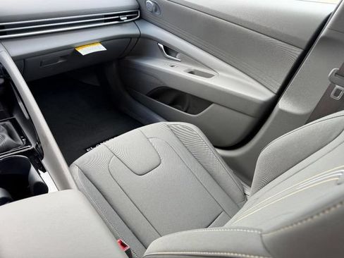 New 2026 Hyundai Elantra Hybrid FWD image 15