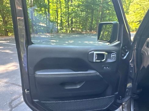 Used 2021 Jeep Wrangler Unlimited Sahara AWD/4WD image 13