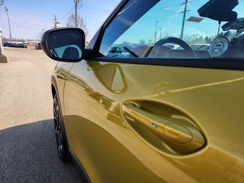 Certified 2024 Chevrolet Trax RS w/ Driver Confidence Package image 35