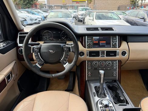 Used 2011 Land Rover Range Rover HSE image 16