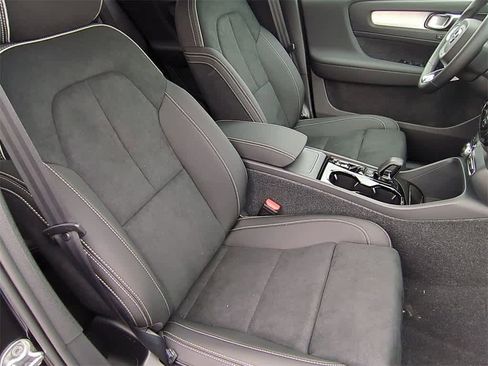 New 2026 Volvo XC40 B5 Ultra w/ Protection Package Premier image 22