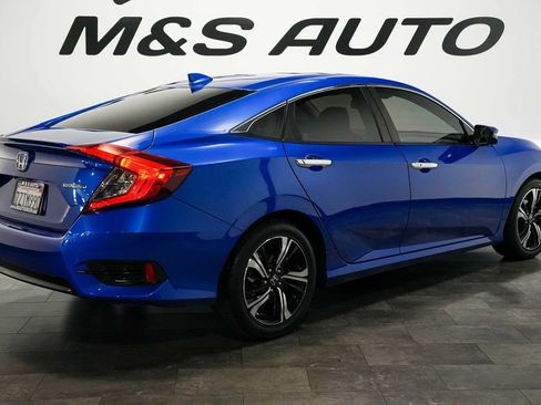 Used 2017 Honda Civic Touring image 4