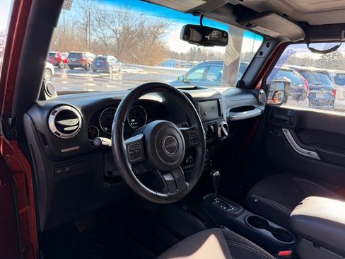 Used 2014 Jeep Wrangler Unlimited Rubicon w/ Dual Top Group image 9