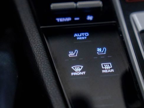 Used 2021 Porsche Cayenne Coupe image 28