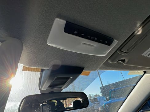 Used 2024 Nissan Kicks S image 33