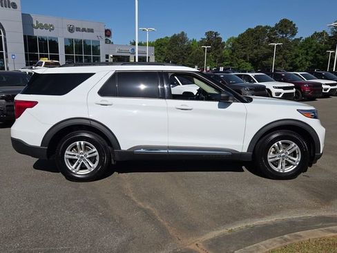 Used 2020 Ford Explorer XLT w/ Equipment Group 202A AWD/4WD image 14