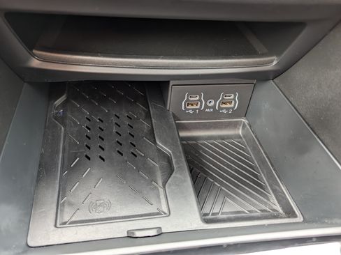 Used 2025 Chrysler Pacifica Limited FWD image 33
