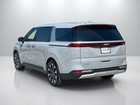 Used 2023 Kia Carnival EX FWD image 7