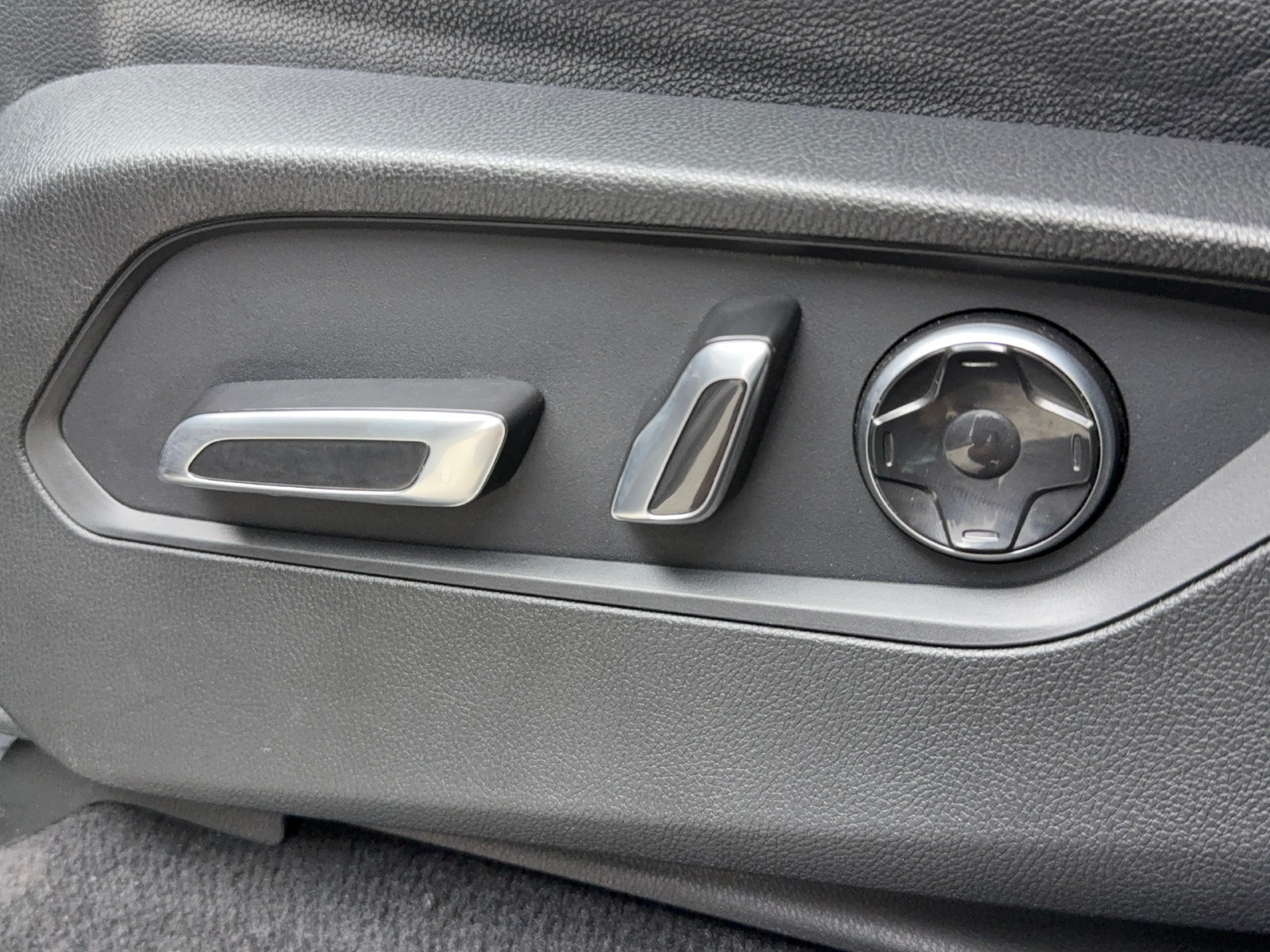 Used 2022 Acura MDX FWD image 19