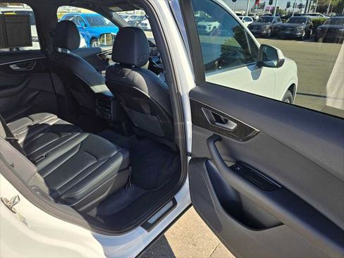 Used 2025 Audi Q7 2.0T Premium w/ Convenience Package image 14