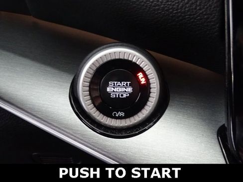 Certified 2025 Jeep Wagoneer Base image 9