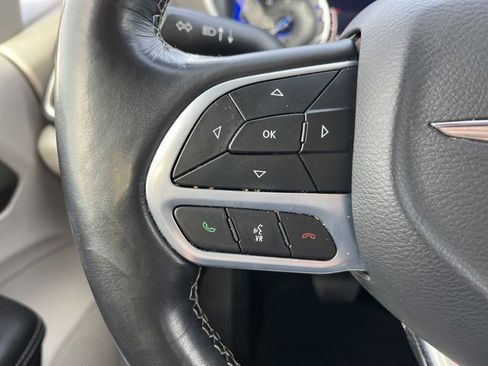 Used 2021 Chrysler Pacifica Touring-L w/ Uconnect Theater Family Group image 28